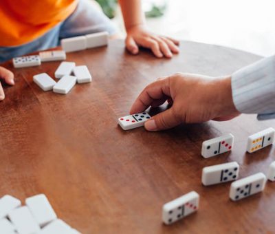 Play Dominoes