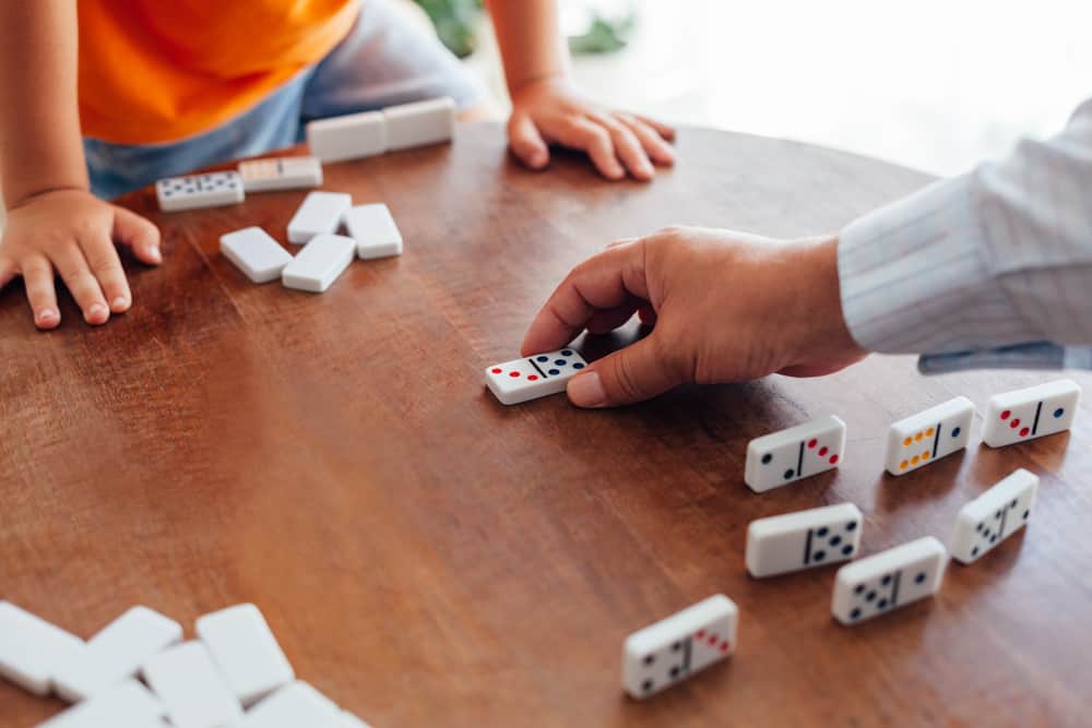 Play Dominoes